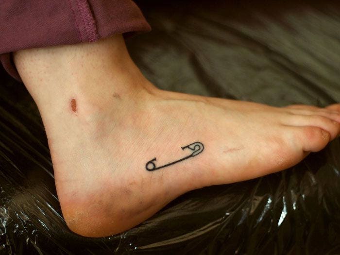 Safety pin temporary tattoo